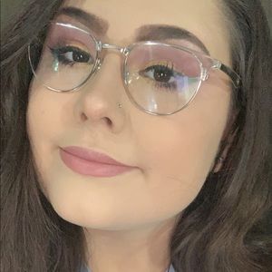 Meet your Posher, Cassandra